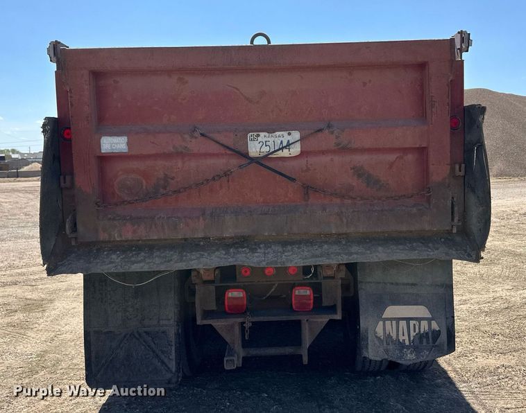 image for item ER8979 1992 Ford L9000 dump truck