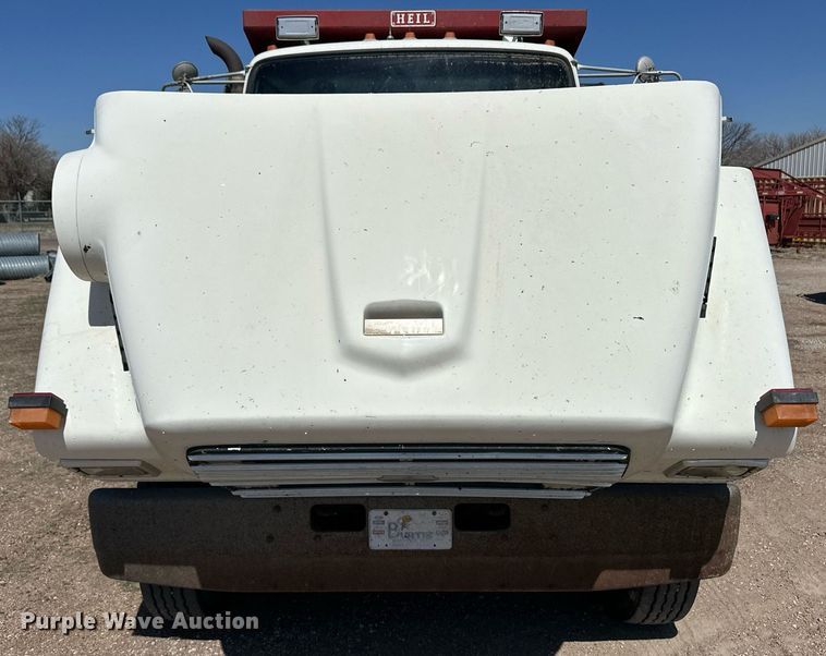 image for item ER8979 1992 Ford L9000 dump truck