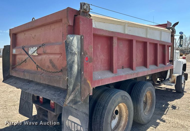 image for item ER8979 1992 Ford L9000 dump truck