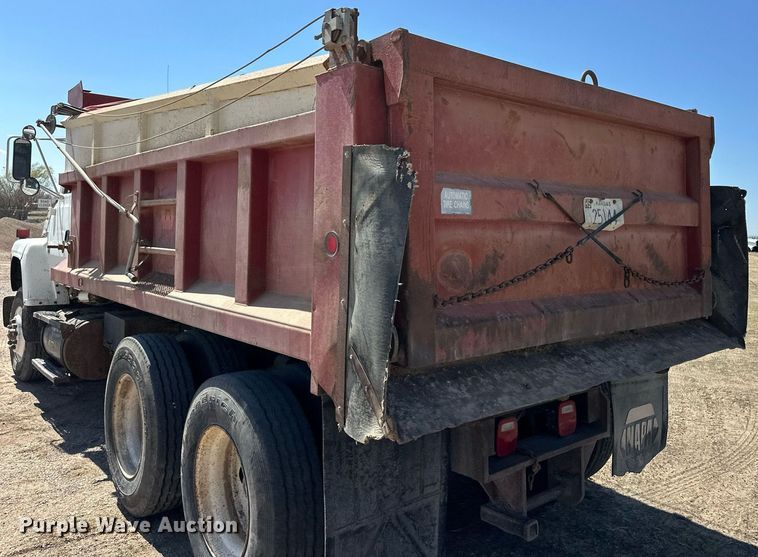 image for item ER8979 1992 Ford L9000 dump truck