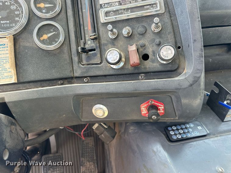 image for item ER8979 1992 Ford L9000 dump truck