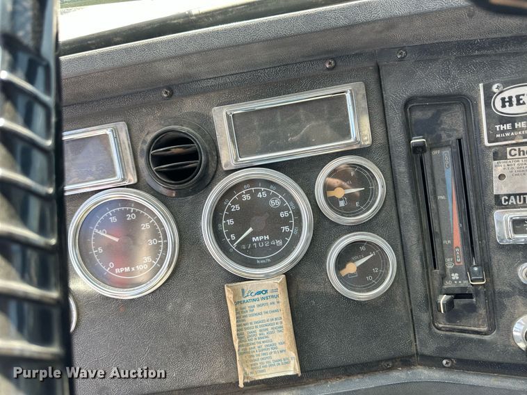 image for item ER8979 1992 Ford L9000 dump truck