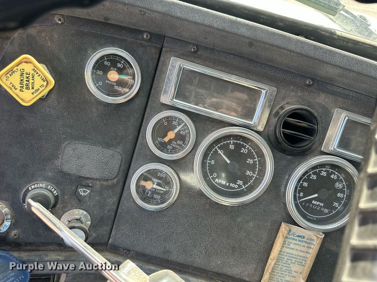 image for item ER8979 1992 Ford L9000 dump truck