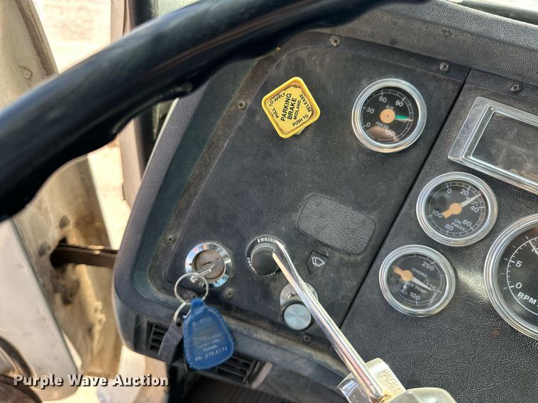 image for item ER8979 1992 Ford L9000 dump truck