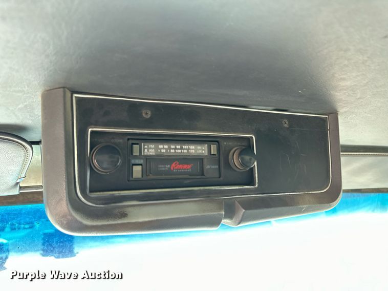 image for item ER8979 1992 Ford L9000 dump truck