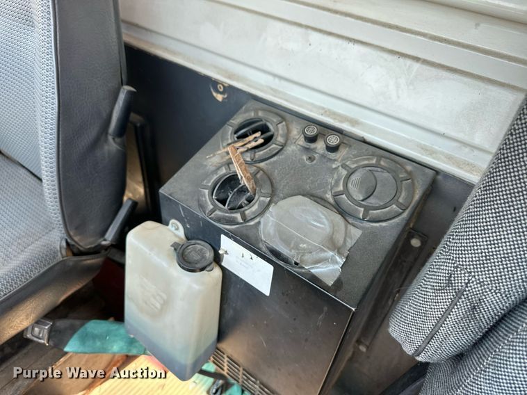 image for item ER8979 1992 Ford L9000 dump truck