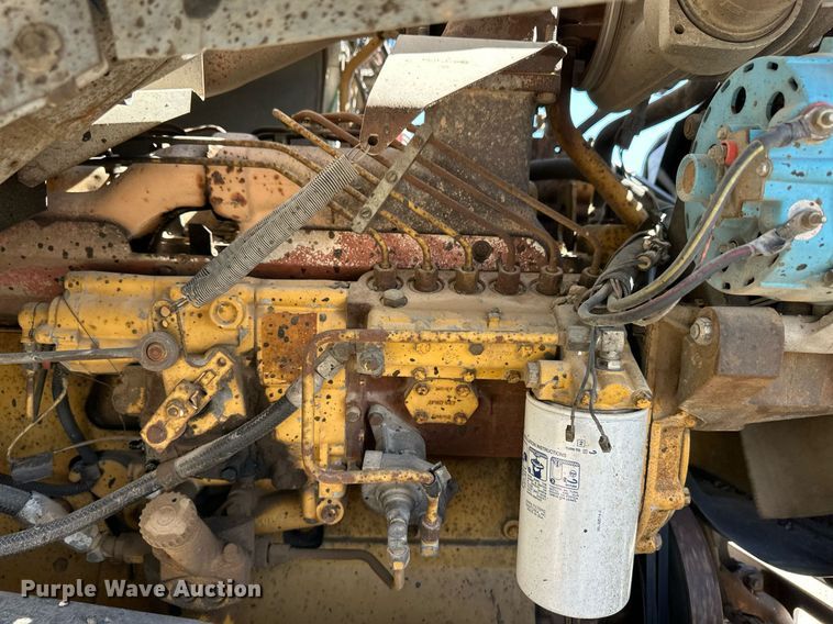 image for item ER8979 1992 Ford L9000 dump truck