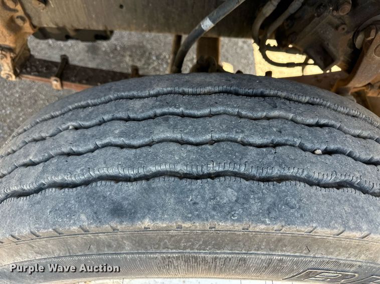 image for item ER8979 1992 Ford L9000 dump truck