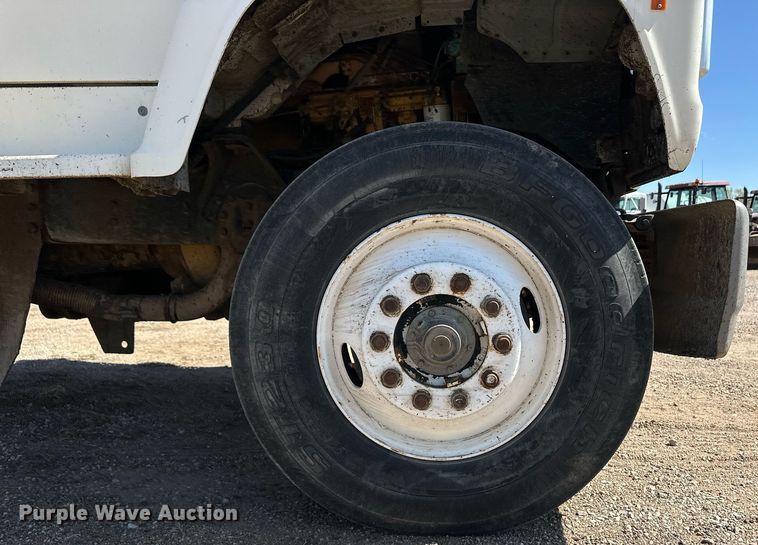 image for item ER8979 1992 Ford L9000 dump truck