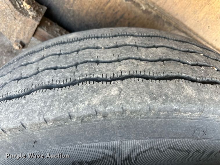 image for item ER8979 1992 Ford L9000 dump truck