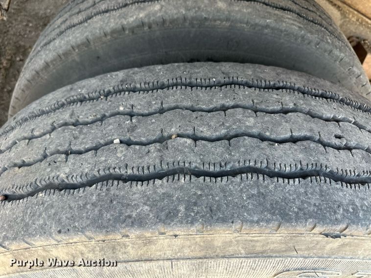 image for item ER8979 1992 Ford L9000 dump truck