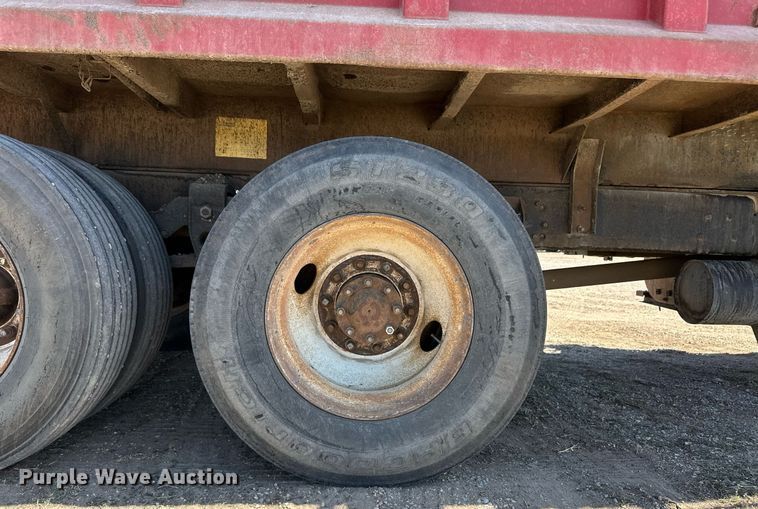 image for item ER8979 1992 Ford L9000 dump truck