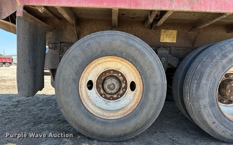 image for item ER8979 1992 Ford L9000 dump truck