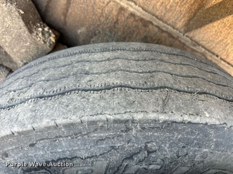 image for item ER8979 1992 Ford L9000 dump truck