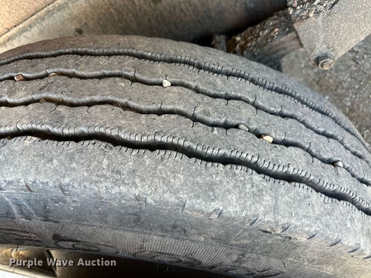 image for item ER8979 1992 Ford L9000 dump truck