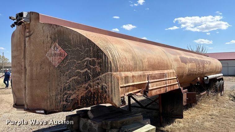 image for item ER8981 1967 Moser tank trailer