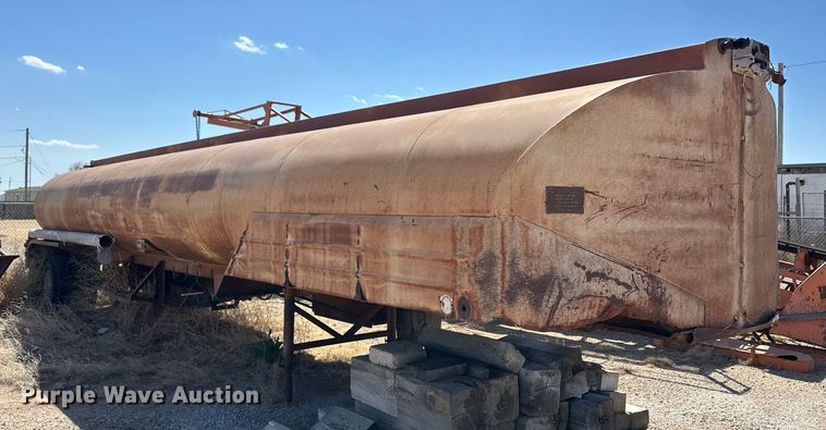 image for item ER8981 1967 Moser tank trailer