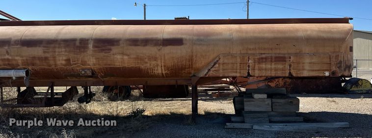 image for item ER8981 1967 Moser tank trailer