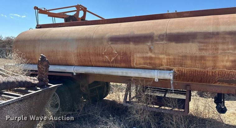 image for item ER8981 1967 Moser tank trailer