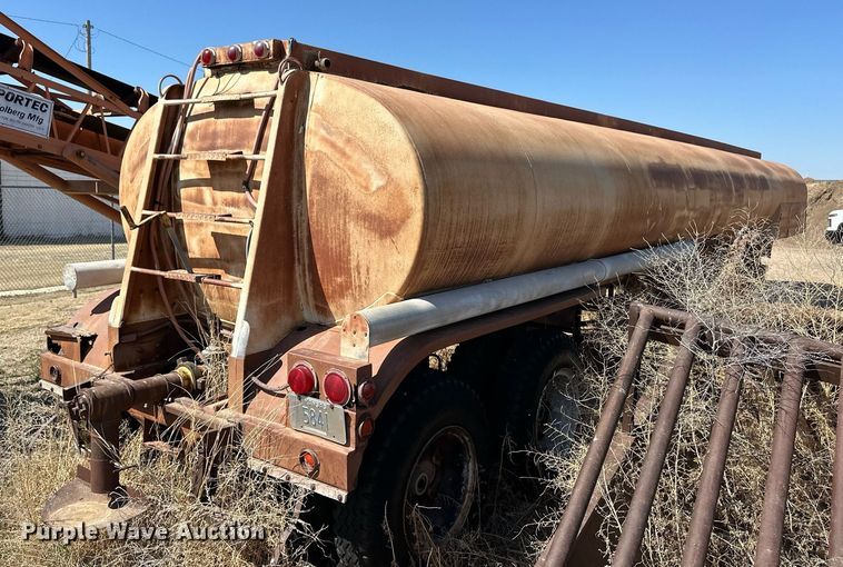 image for item ER8981 1967 Moser tank trailer