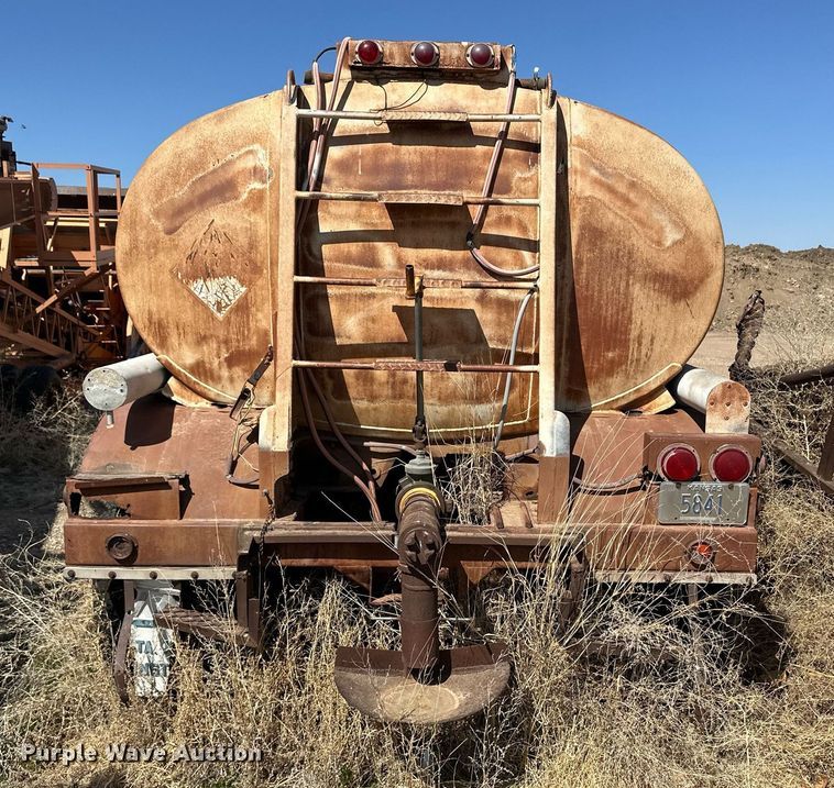 image for item ER8981 1967 Moser tank trailer