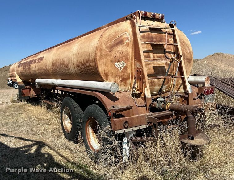 image for item ER8981 1967 Moser tank trailer