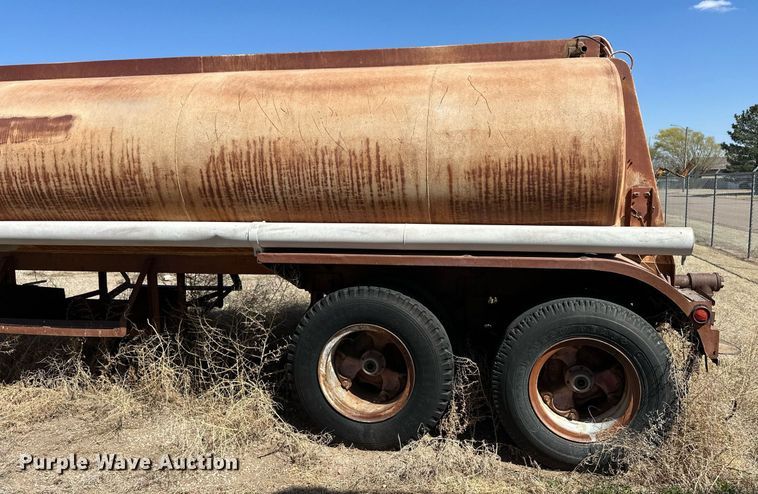 image for item ER8981 1967 Moser tank trailer