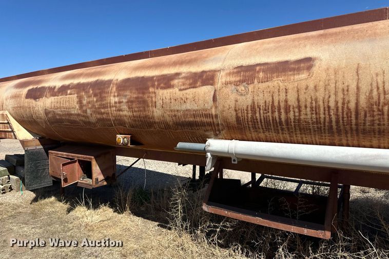 image for item ER8981 1967 Moser tank trailer