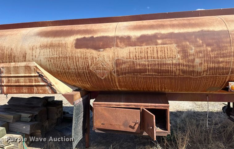 image for item ER8981 1967 Moser tank trailer