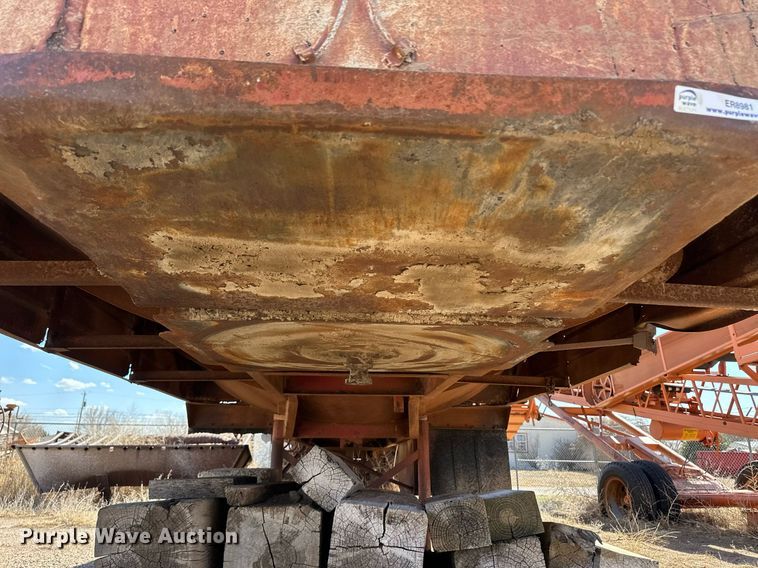 image for item ER8981 1967 Moser tank trailer