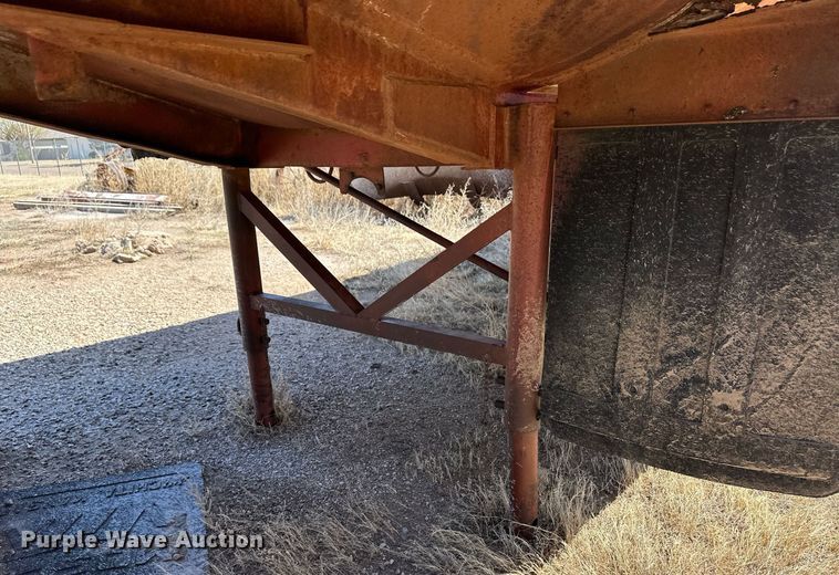 image for item ER8981 1967 Moser tank trailer