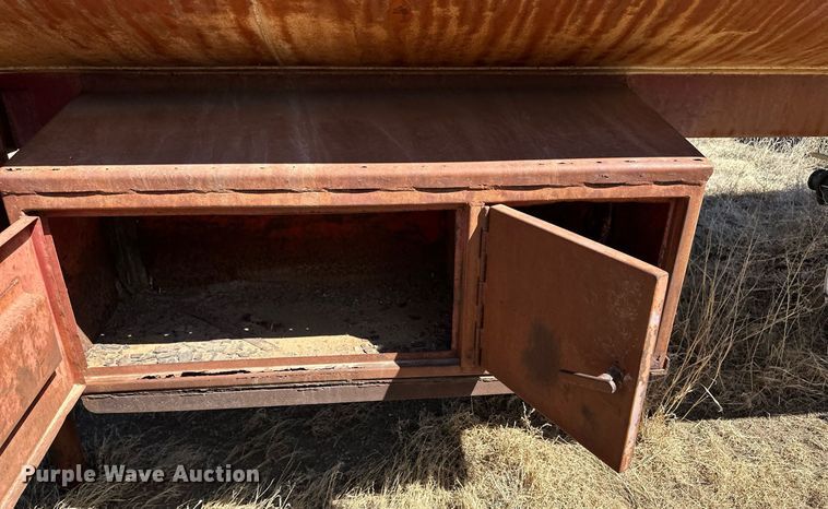 image for item ER8981 1967 Moser tank trailer