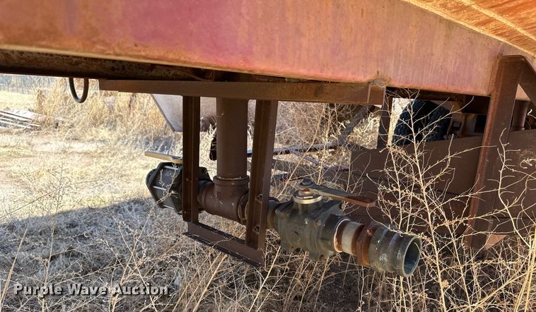 image for item ER8981 1967 Moser tank trailer