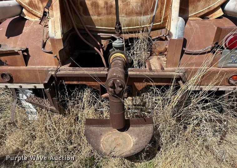 image for item ER8981 1967 Moser tank trailer