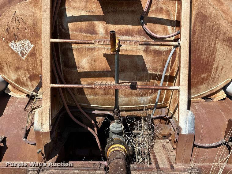 image for item ER8981 1967 Moser tank trailer