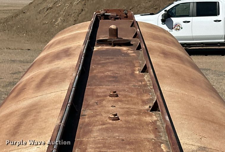 image for item ER8981 1967 Moser tank trailer