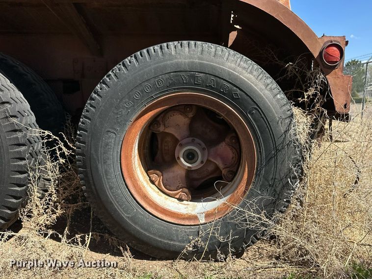 image for item ER8981 1967 Moser tank trailer