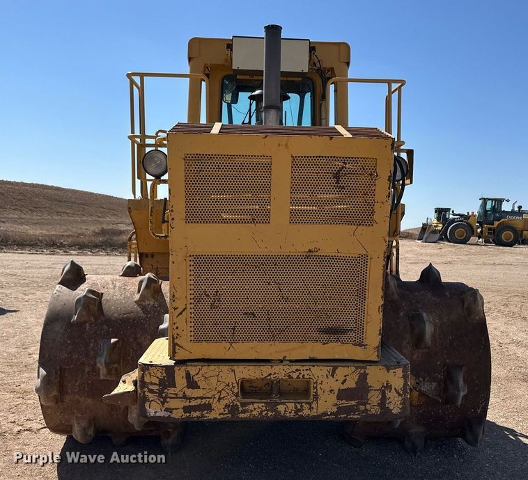 image for item ER8982 1988 Caterpillar 816B landfill compactor