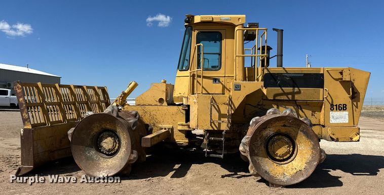 image for item ER8982 1988 Caterpillar 816B landfill compactor