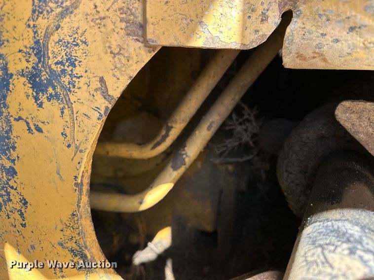 image for item ER8982 1988 Caterpillar 816B landfill compactor