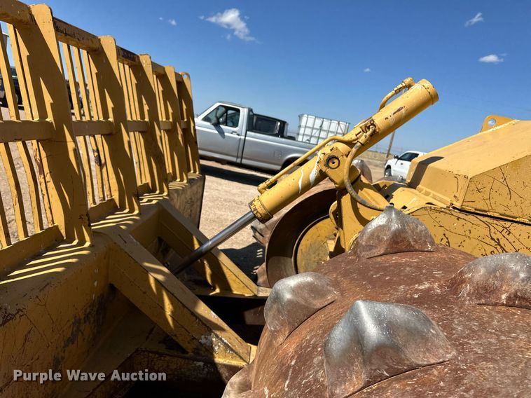 image for item ER8982 1988 Caterpillar 816B landfill compactor