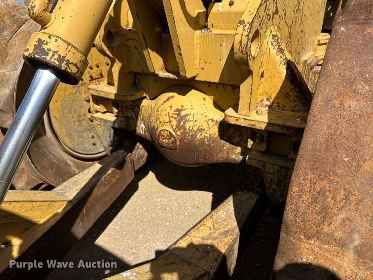 image for item ER8982 1988 Caterpillar 816B landfill compactor