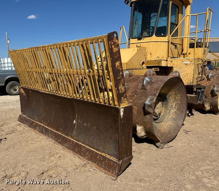 image for item ER8982 1988 Caterpillar 816B landfill compactor