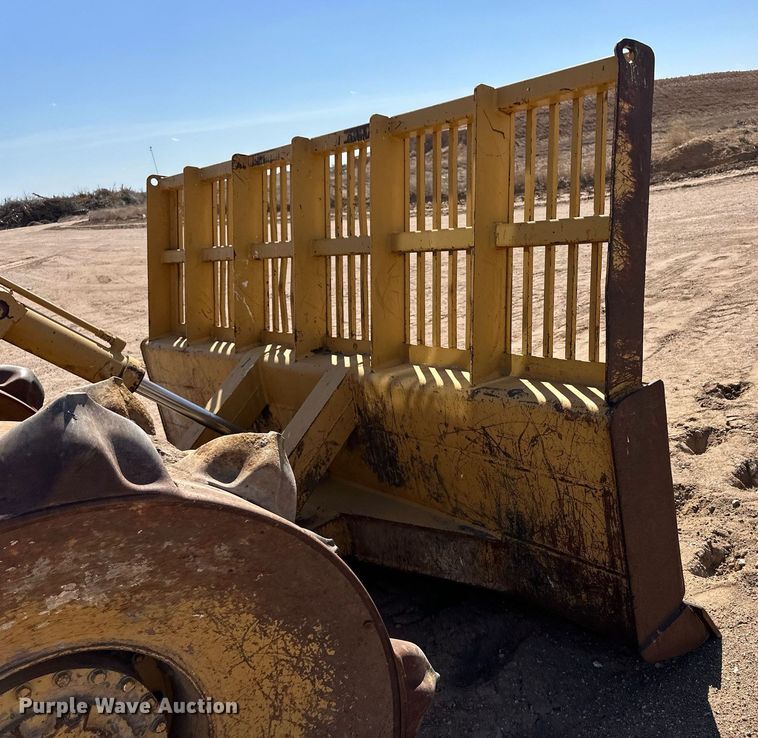 image for item ER8982 1988 Caterpillar 816B landfill compactor