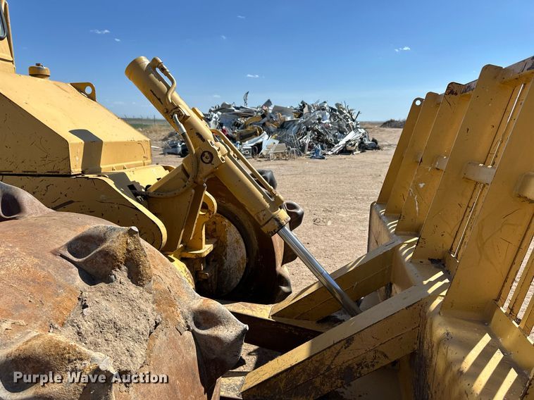 image for item ER8982 1988 Caterpillar 816B landfill compactor