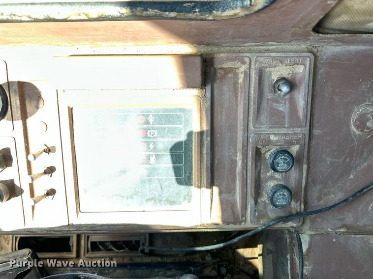 image for item ER8982 1988 Caterpillar 816B landfill compactor