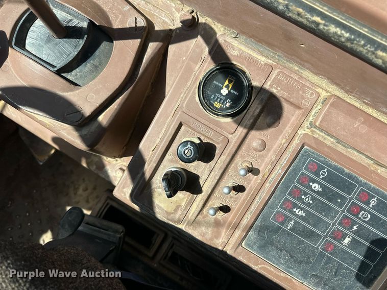 image for item ER8982 1988 Caterpillar 816B landfill compactor