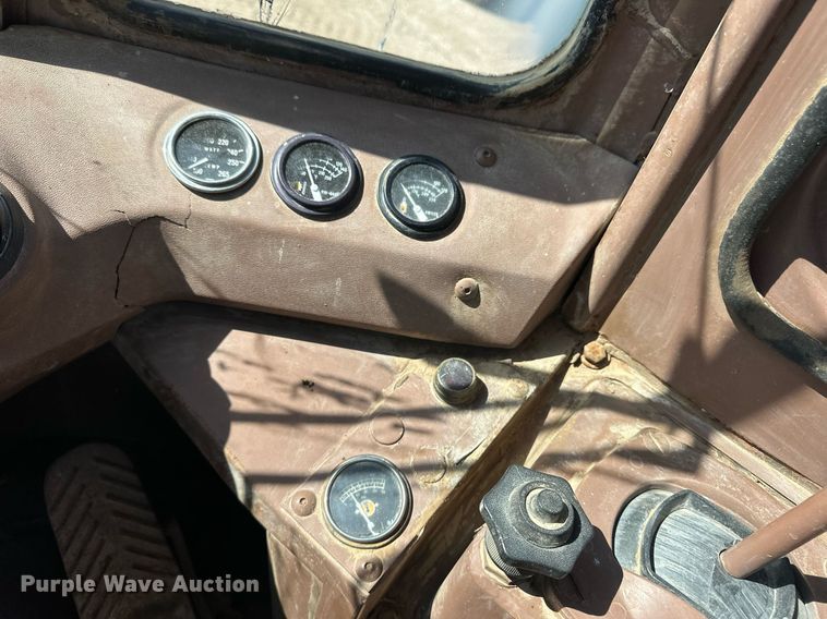 image for item ER8982 1988 Caterpillar 816B landfill compactor