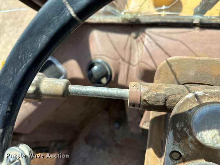 image for item ER8982 1988 Caterpillar 816B landfill compactor