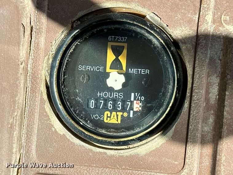 image for item ER8982 1988 Caterpillar 816B landfill compactor